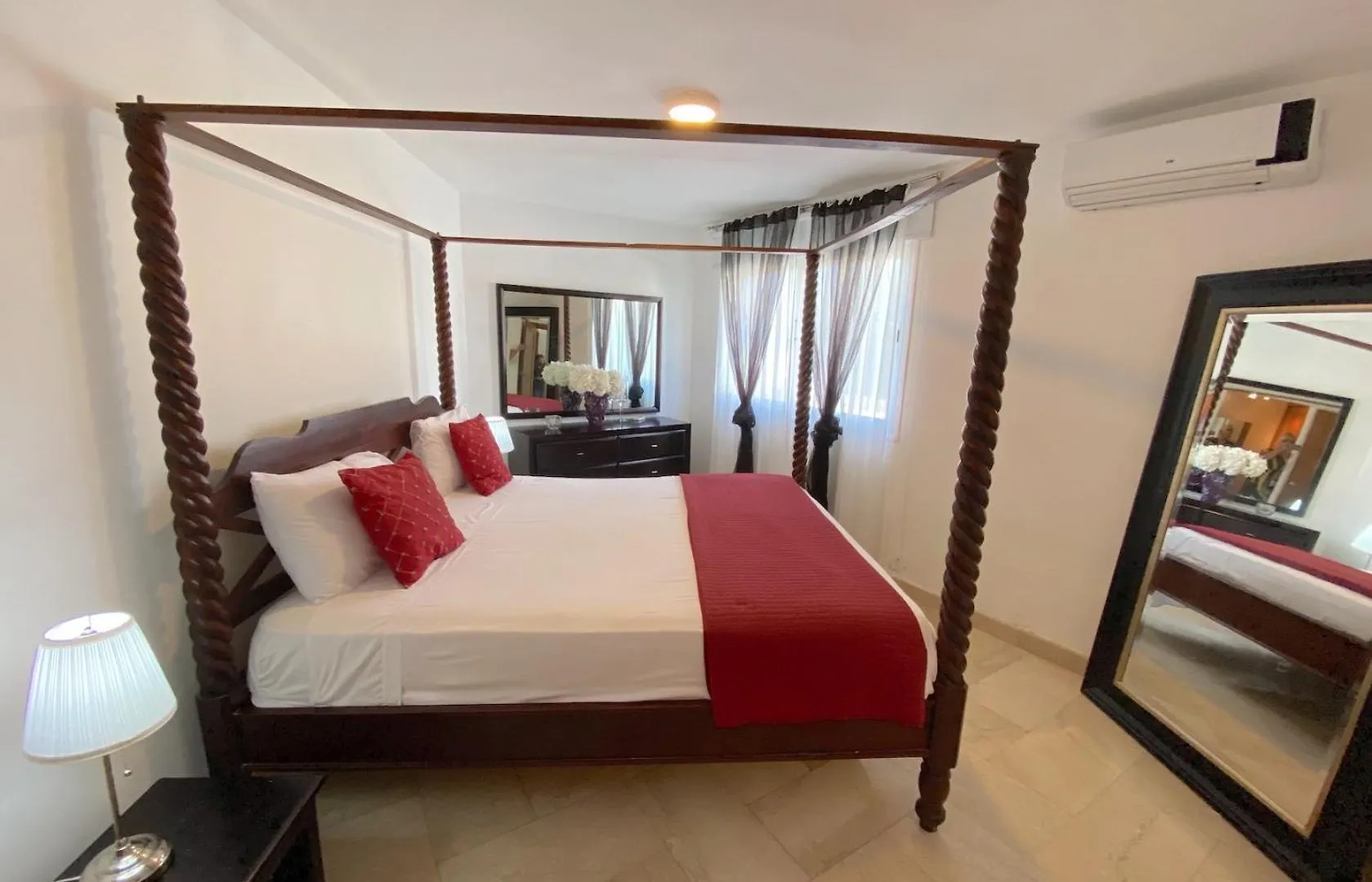 Serenity Villas And Suites - Playa Los Corales Punta Cana 5*,